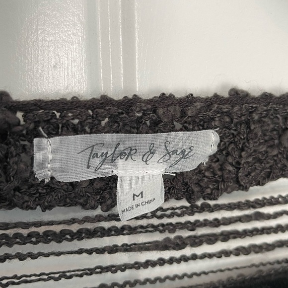 Taylor & Sage Charcoal Color Destructed Open Back Pullover V-neck Sweater; M - Picture 4 of 8